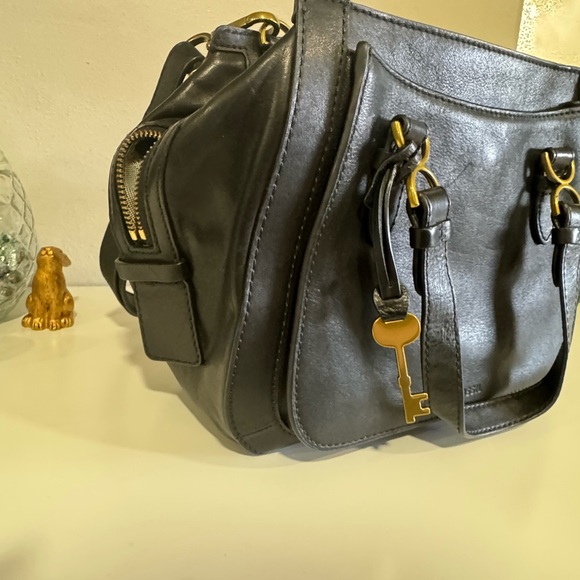 Fossil black leather bag with removable crossbody bag and gold hard ware - Picture 2 of 12